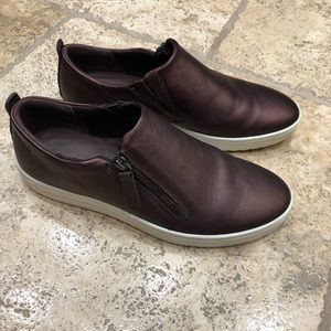 Ecco Fara Zip Leather Sneaker in dark fig metallic